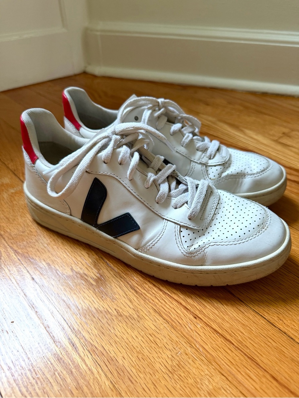 VEJA V-10 Leather Sneakers White Nautico Pekin Women’s Size EUR 39 (US 8)